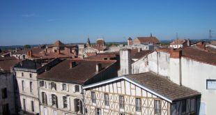 LA ville d'Agen tient à préserver son patrimoine architectural grâce à des couleurs harmonieuses.